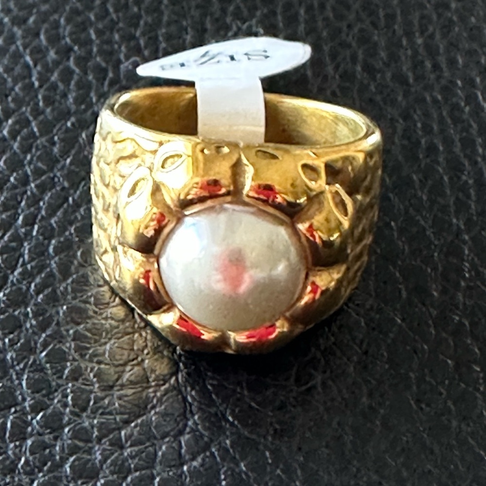 Elegant Gold and Pearl Ring - Picture 4 of 5